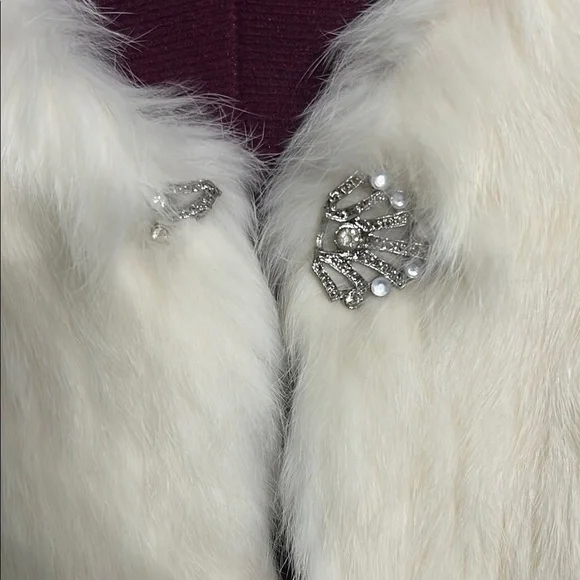 Elegant White 💯 Rabbit Fur Shrug - Picture 2 of 9